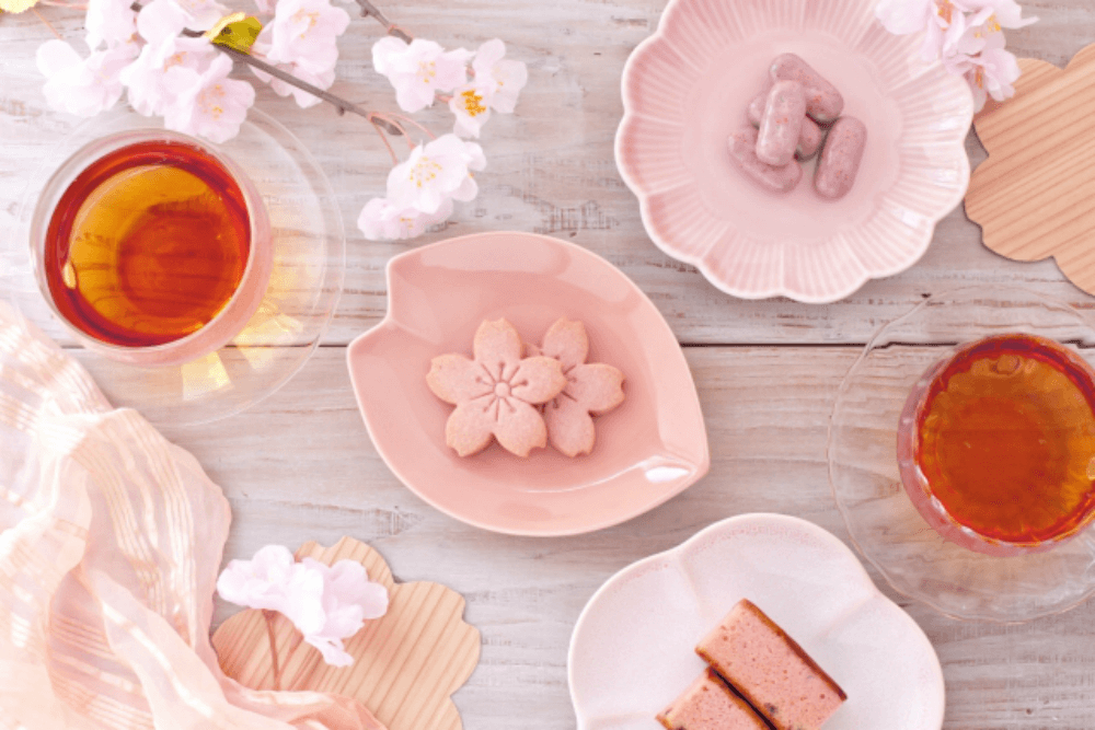 食器も桜に衣替え